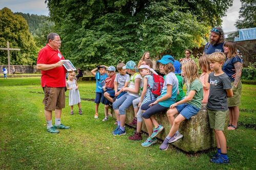 das-kloster-mit-kinderaugen-erkundet