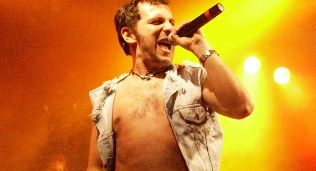 live-hole-full-of-love-tribute-to-acdc-30-jahre