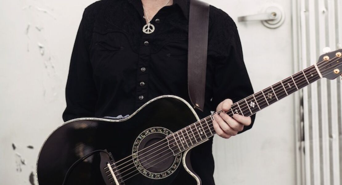 mike-masse-epic-acoustic-classic-rock-in-concert