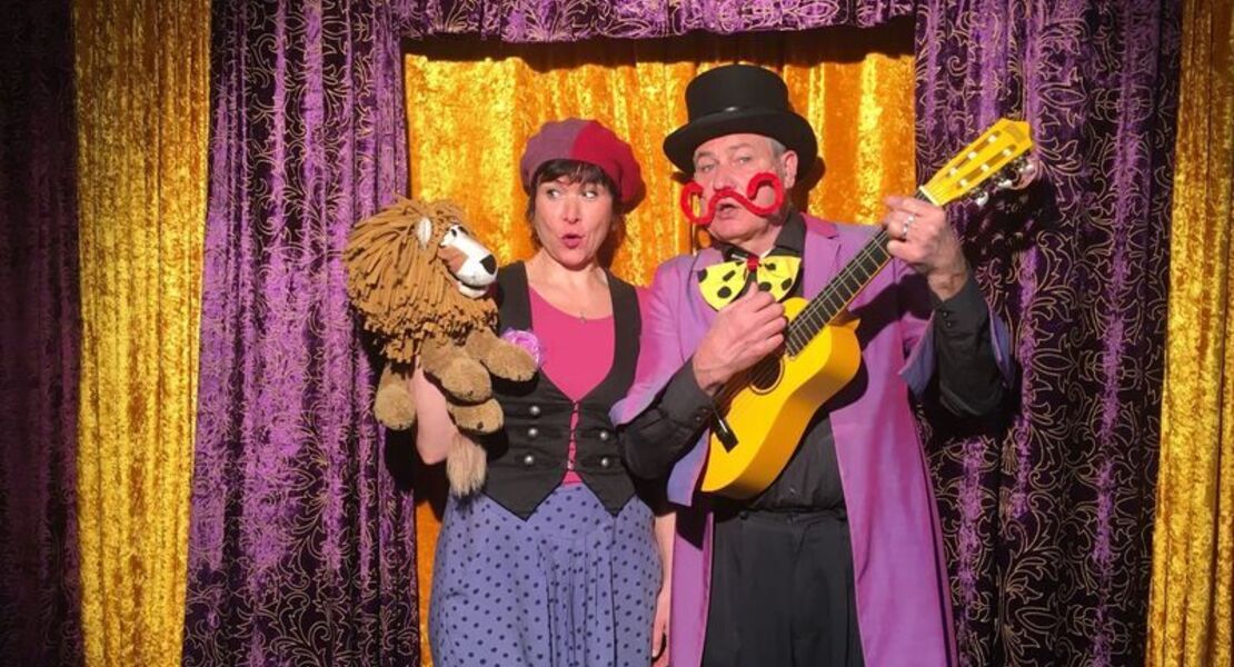der-lowe-lacht-ein-weihnachts-liederzirkus