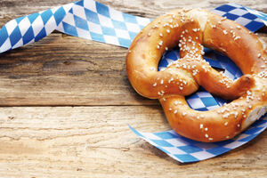 Oktoberfest-Iffezheim - Staustufe Iffezheim und zurück, Schleusung unter Vorbehalt.