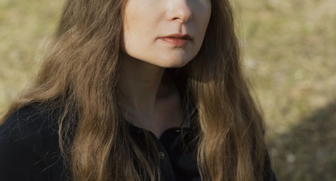 valeria-gordeev-die-zikade-entschlupft-ihrer-goldglanzenden-hulle