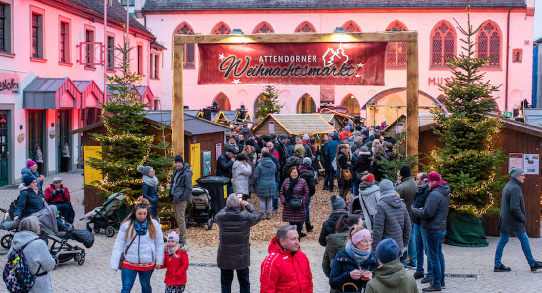 19-attendorner-weihnachtsmarkt-ehrenamtshutte-13122025