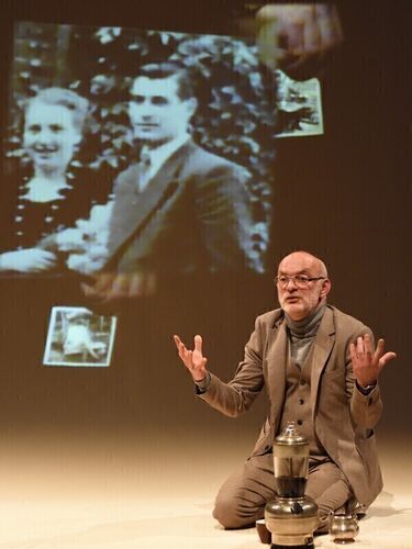 ein-ganz-gewohnlicher-jude-theaterhaus-schauspiel