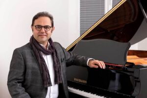 Persische Klaviermusik