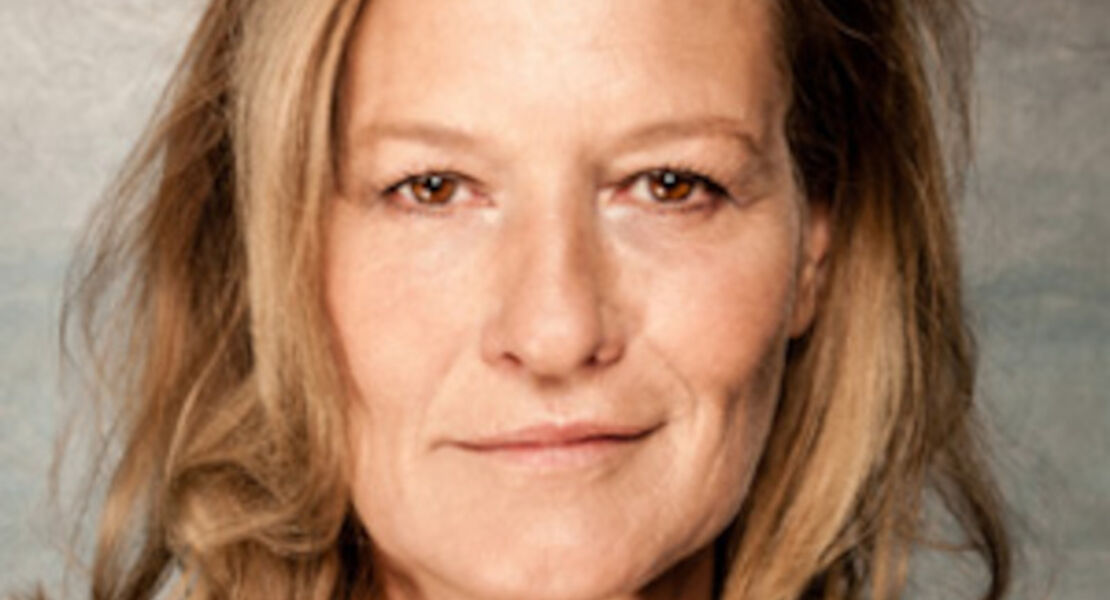 suzanne-von-borsody-liest-durch-die-blume-gesagt-lasst-blumen-sprechen