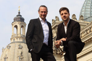 Mit Pauken und Trompeten