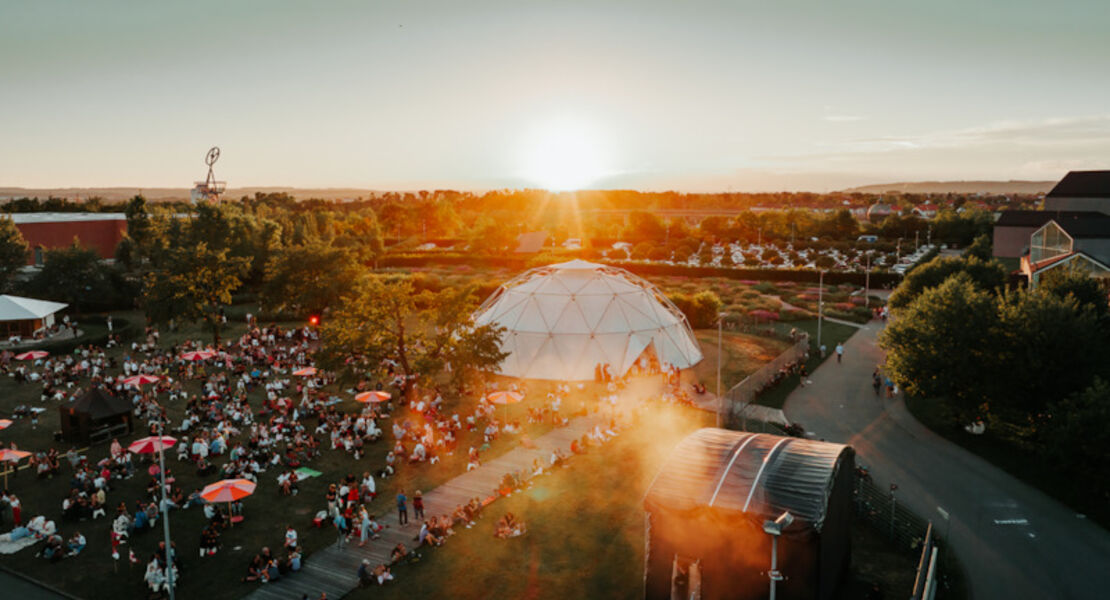 vitra-campus-summer-night-de-en-fr