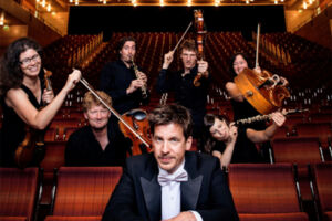 Timm Beckmanns LIGA DER AUßERGEWÖHNLICHEN MUSIKERINNEN - Musikkabarett trifft Klassik