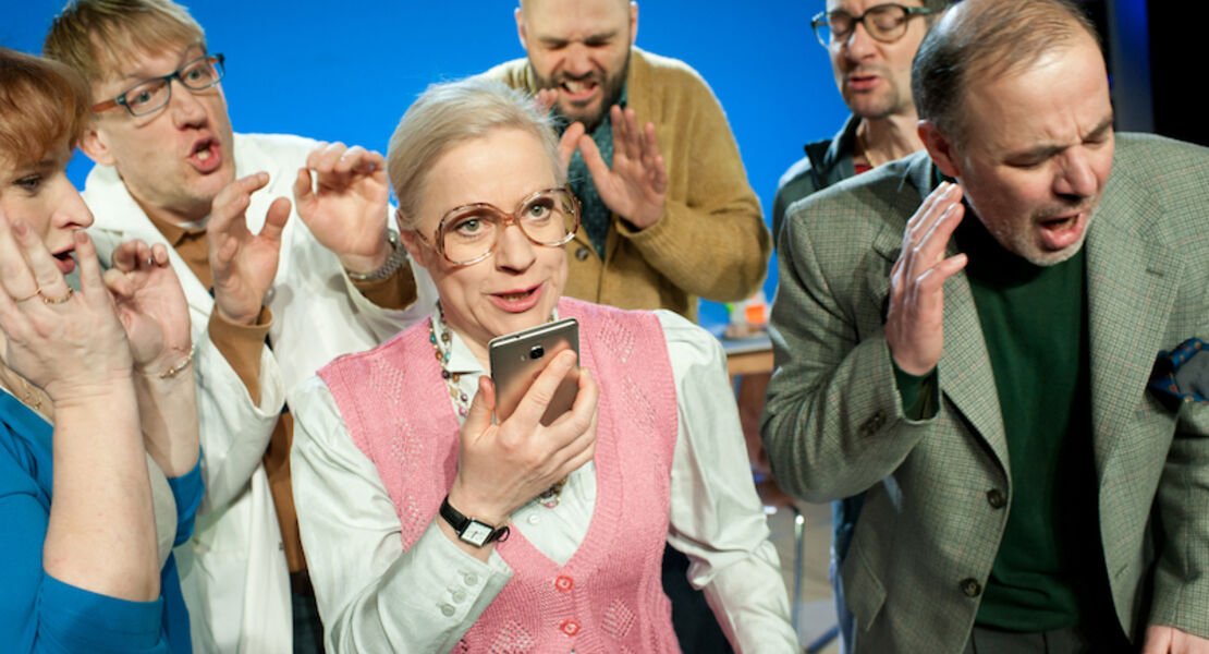 eingeschlossene-gesellschaft-komodie-von-jan-weiler