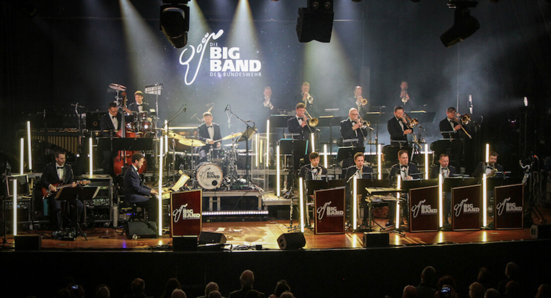 benefizkonzert-swinging-christmas-mit-markus-maria-profitlich-und-der-big-band-der-bundeswehr