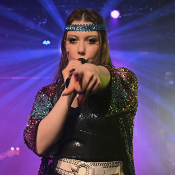 disco-queen-im-fieber-der-70er-silvester-im-theater-was-sonst