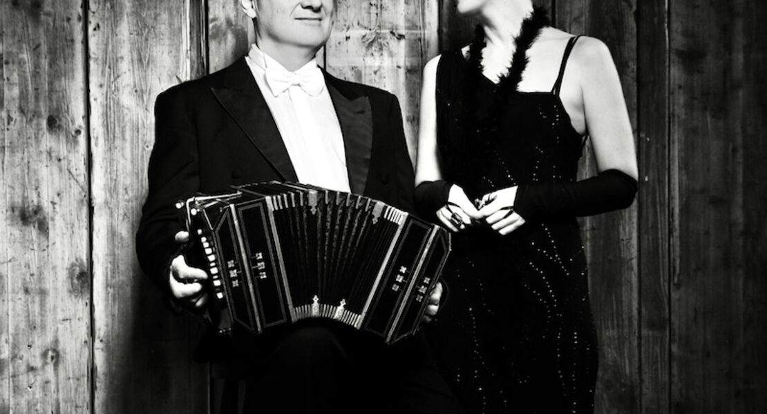 silvesterknaller-lichter-einer-grossstadt-vorstellung-2000-uhr