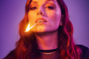 LARA ERMER - Leicht entflammbar