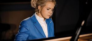 Aleksandra Mikulska spielt Chopin  Klavierkonzert