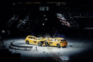 Technologie trifft Sicherheit - Vortrag über Fahrzeugsicherheit bei Mercedes-Benz