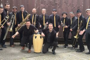 Caballo Negro - Salsa Dura