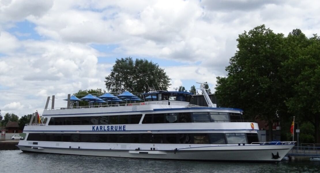 eroffnungsfahrt-mit-live-musik-schifffahrt-in-richtung-neuburgweiermaxau-und-zuruck