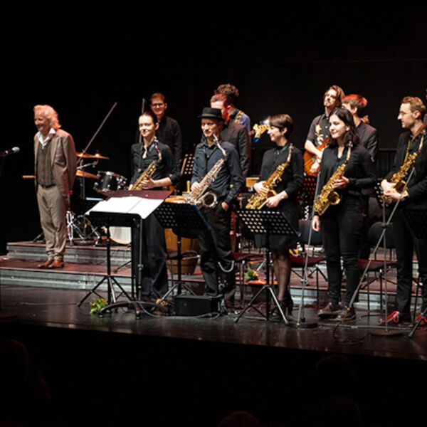 swingin-christmas-time-bigband-der-hochschule-fur-musik-ka-ltg-peter-lehel-in-kooperation-mit-der-hemingway-lounge