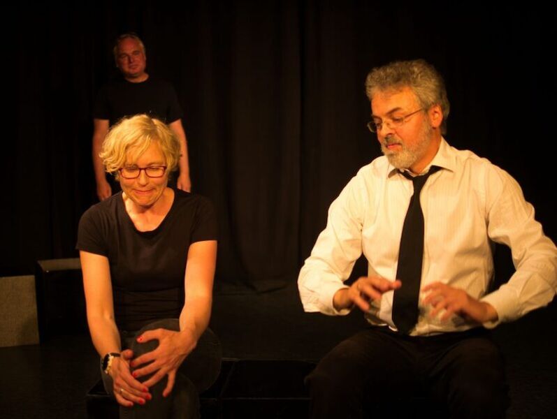 die-massschneiderei-improtheater-das-anzieht