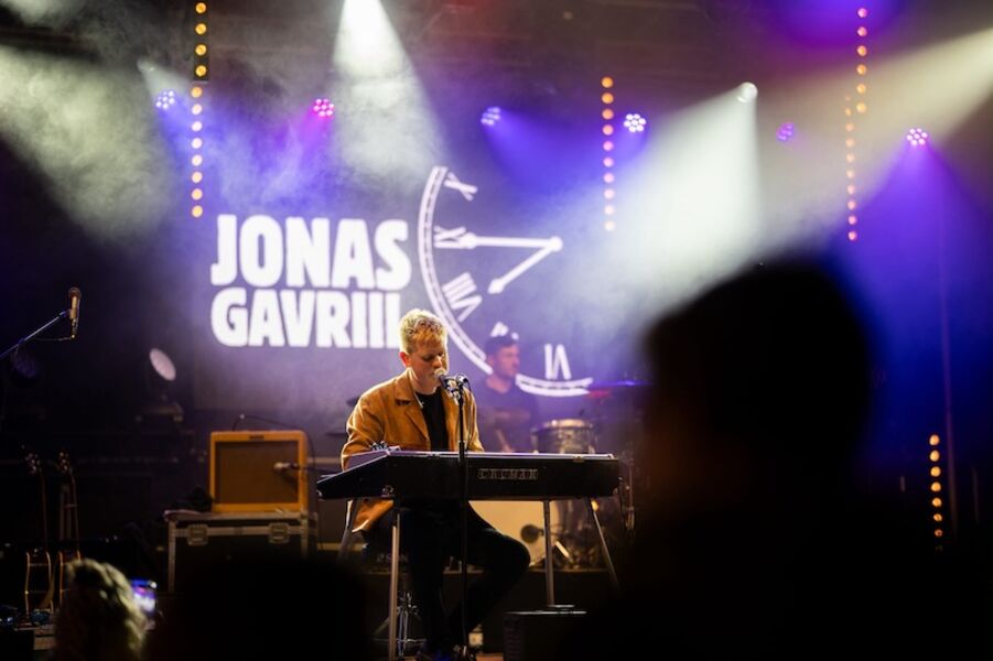 jonas-gavriil-viertel-vor-acht-tour