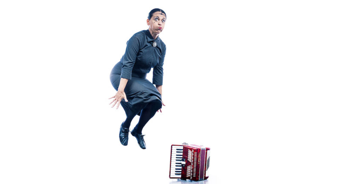 carmela-de-feo-froschkonigin-20-jahre-la-signora