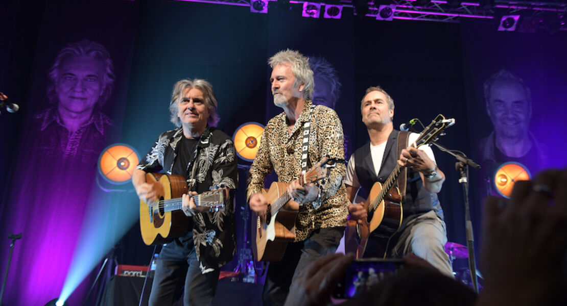 frontm3n-now-and-th3n-tour-202526-pete-lincoln-mick-wilson-peter-howarth-live