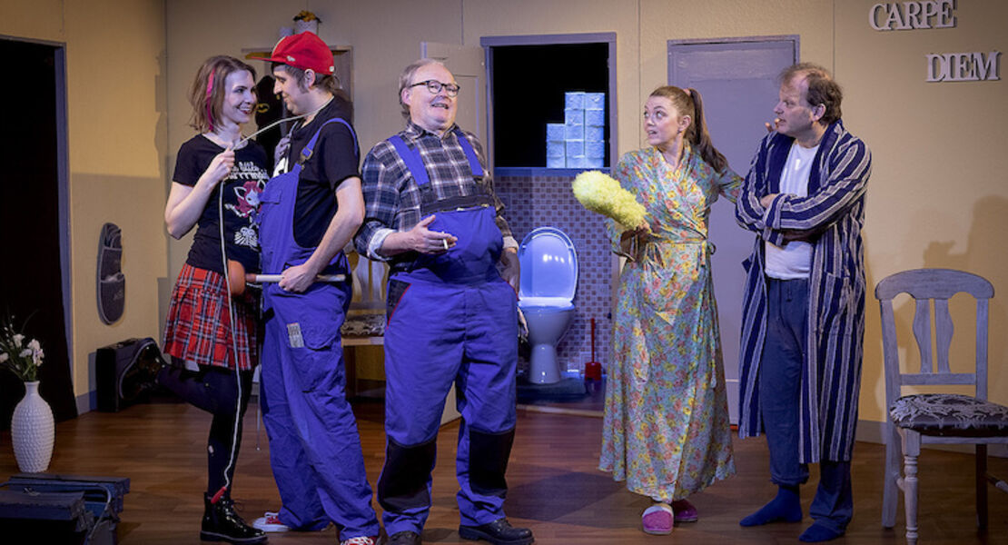 voll-verstopft-eine-sanitare-komodie-derniere