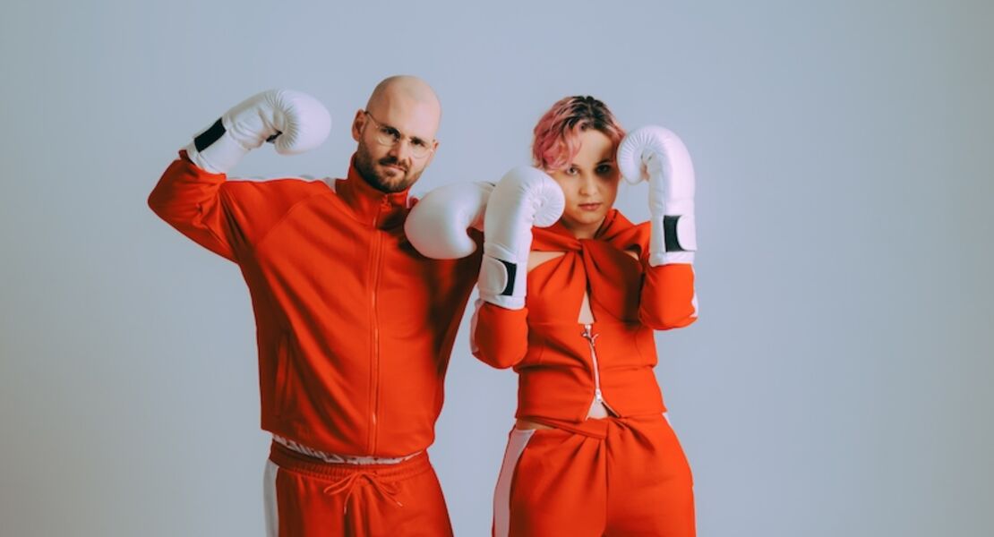 okdanketschuss-schlagt-zuruck-zuendstoff-booking-diffus-prasentieren