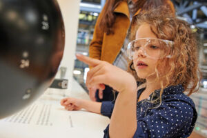 Mercedes-Benz Kinderferienprogramm - Einblicke in das Mercedes-Benz Werk - Ein Tag bei Mercedes-Benz in Sindelfingen