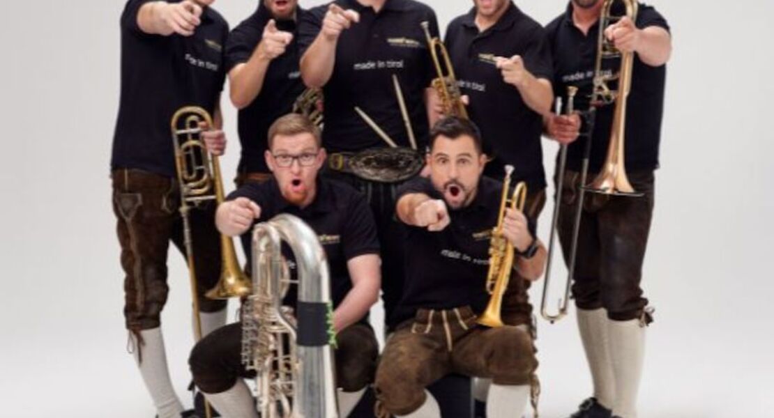 viera-blech-blasmusik-der-spitzenklasse-aus-tirol-support-almhutten-musikanten