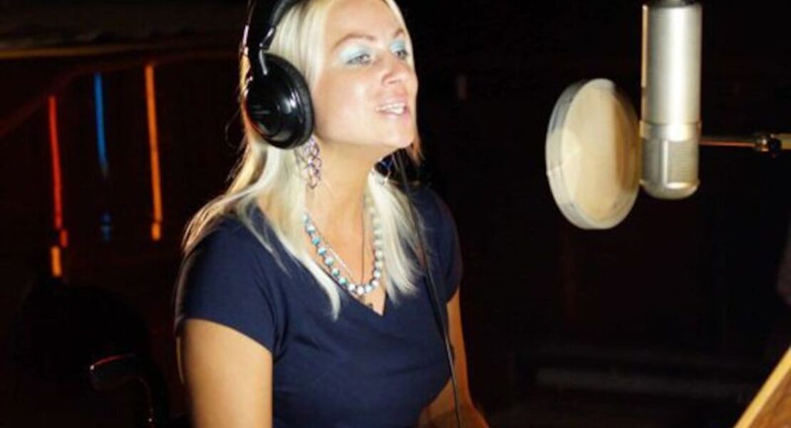 live-im-alten-brauereikeller-mit-sarah-madison-roth