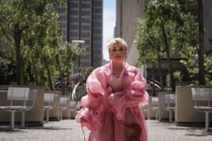 ela. - Pinke Plüschjacke Tour 2026
