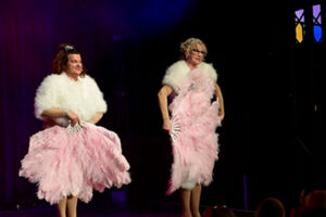 ALTE MÄDCHEN - Macht