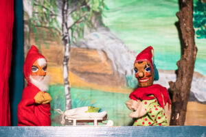 Bruckis Puppentheater spielt Der Weihnachtsschlitten