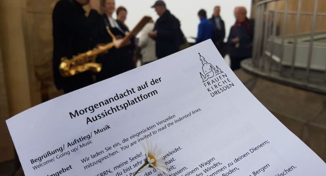 morgenandacht-auf-der-aussichtsplattform