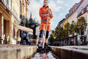 Freiburgs Bächle-Tour  Unterwegs mit Stocky, dem Bächleputzer