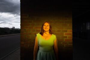 Nele Mathew - mit Weltweit verwundert. Ein Abend zwischen Datenerhebung und Deadpan-Comedy