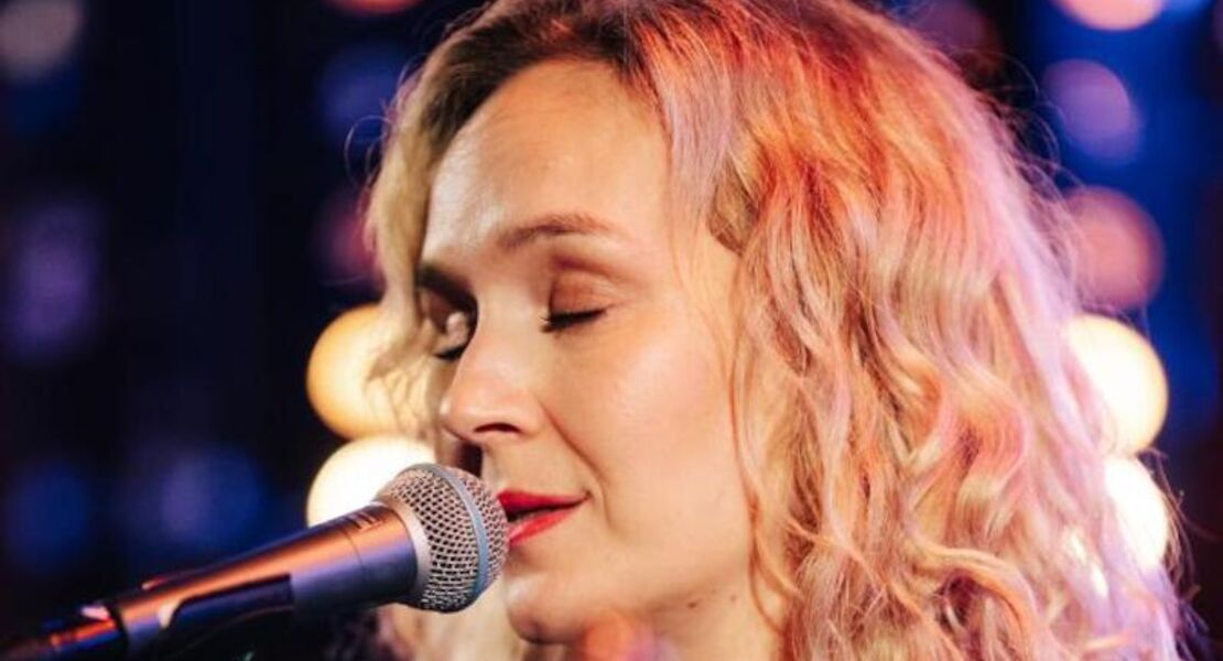 sarah-weiss-back-to-surface-tour