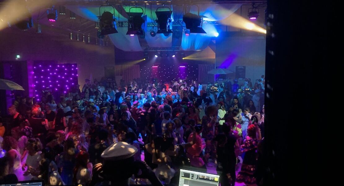 faschingsparty-am-weiberfasching-u18-fur-frauen-und-manner