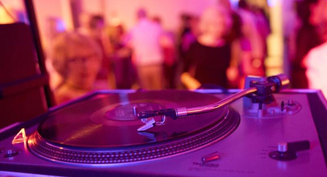 tanz-in-den-mai-a-walk-in-the-park-tanzveranstaltung-mit-dj-liveact