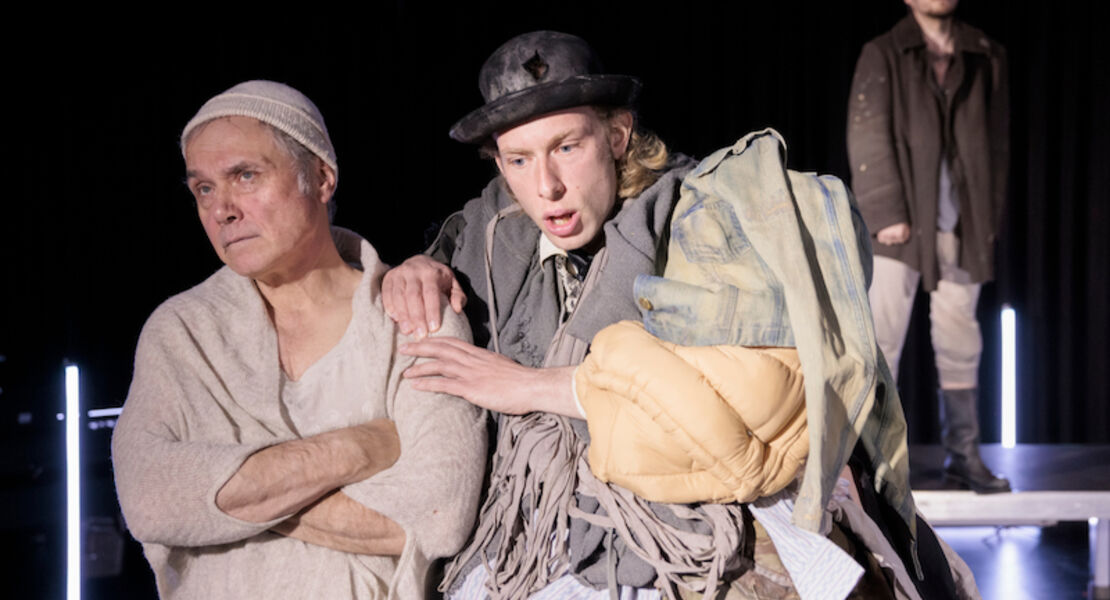 neues-globe-theater-zeigt-draussen-vor-der-tur