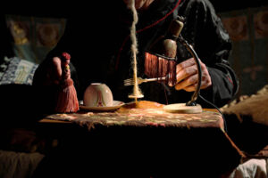 Schlafe! Dornröschen im Bett zu spielen