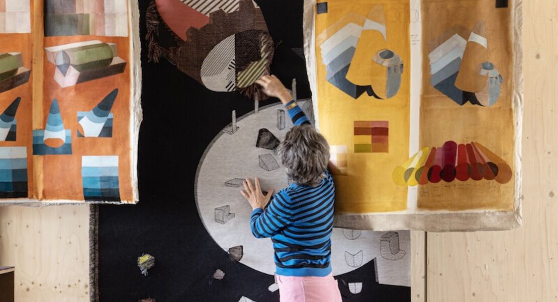 ausstellungsfuhrung-de-hella-jongerius-whispering-things