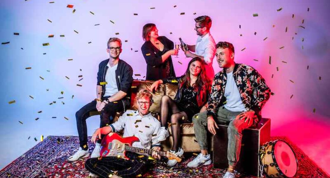 tanz-in-den-mai-erst-livemusik-mit-paradise-at-midnight-dann-party-mit-djane-kirsten