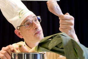 Wer kocht, schießt nicht - Eine Koch-Satire von Michael Herl