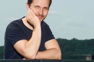 ROSENAU Poetry Slam - als Conférencier und Moderator Nik Salsflausen