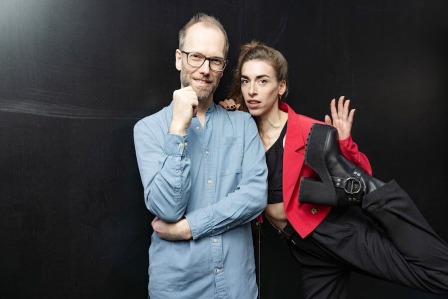 karina-syndicus-michael-krebs-schmuckeremiten-kabarett-songs-eskalation