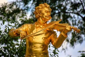 Neujahrskonzert der Elbland Philharmonie Sachsen - G´schichten aus dem Wienerwald