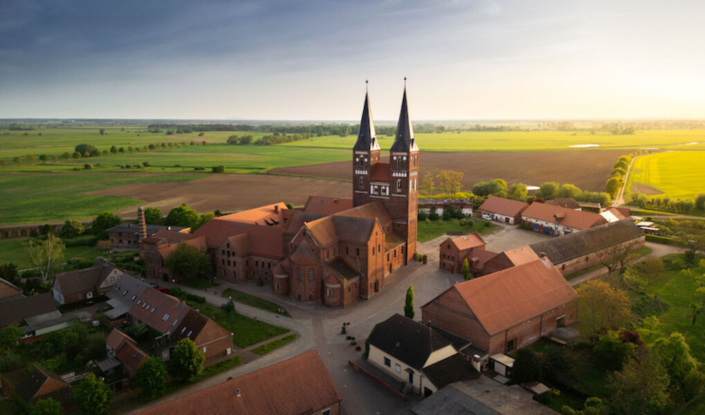 ihr-exklusives-erlebnis-abo-im-kloster-jerichow-wo-klange-auf-geschichte-treffen
